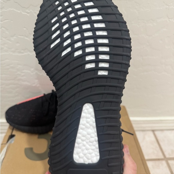 Yeezy Boost 350 V2 “Bred” or “red”– Men’s 11.5 - Picture 4 of 6